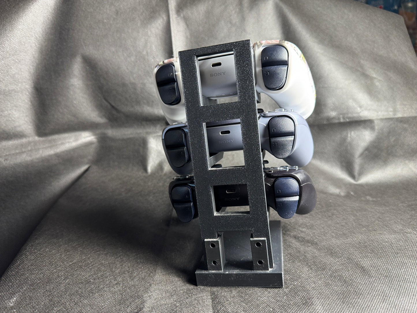 Triple-Arm Controller Dock – 3D Printed Organizer for the Elite Gamer